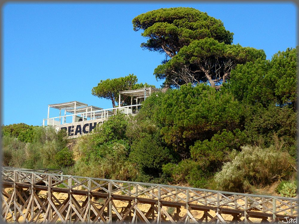 Entre Aljaraque, El Rompido, Punta Umbría y Cartaya encontramos El Portil, un núcleo urbano muy pequeño perteneciente a los municipios de Cartaya y a Punta Umbría, en la provincia de Huelva, en plena 