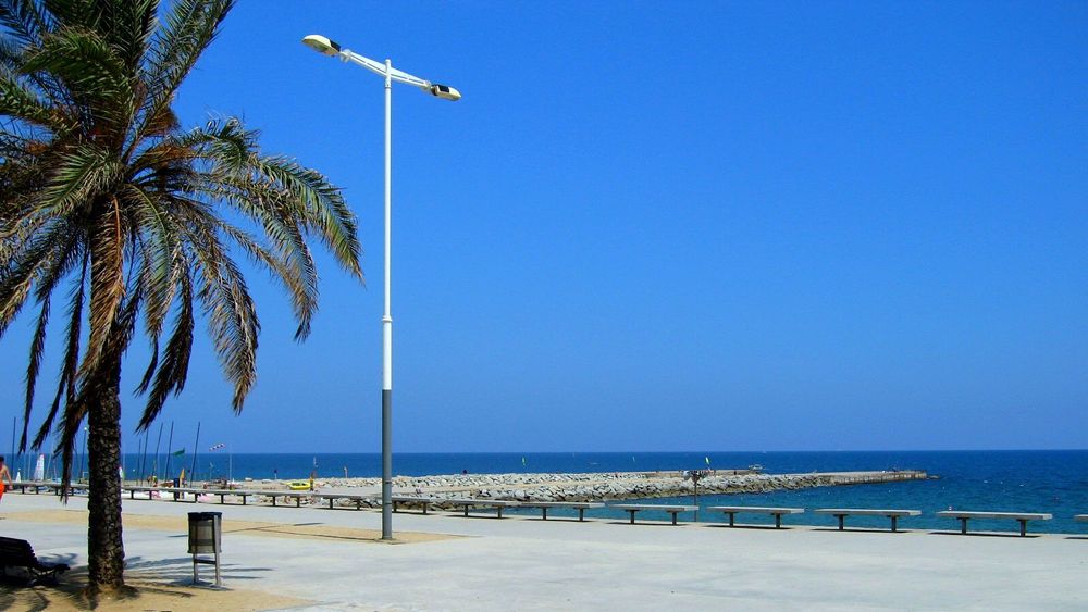 Nova Icaria Beach / Platja de la Nova Icaria on yksi rauhallisimmista ja rauhallisimmista rannoista Barcelonassa, Espanjassa / España (ESP). #barcelona #spain #europe #beaches