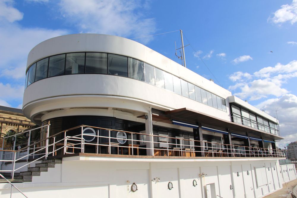 Centro Histórico | Ijentea Kalea
Rationalistisch-modernistisches Gebäude, das als Yachtclub genutzt wird.
Arch. José Manuel Aizpurua und Joaquín Labayen
1928-29.