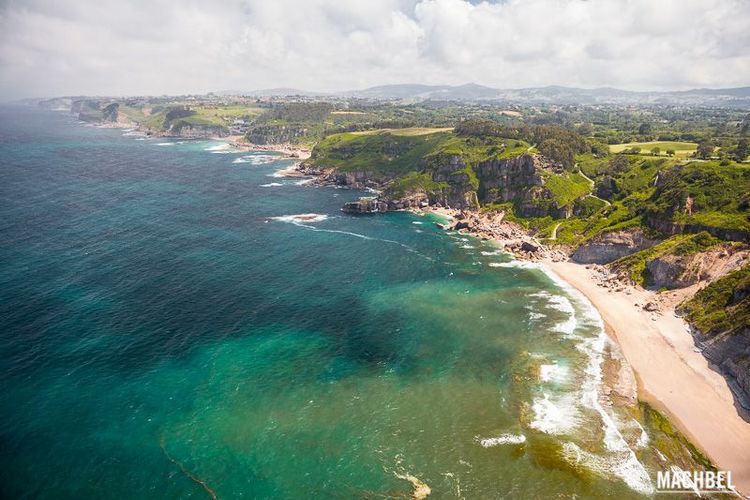 Volando en parapente sobre la costa de Gijón Asturias av machbel. Artikel på <a href=