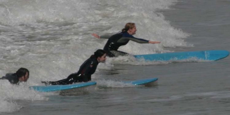 Fotos vom Surfen gestern dank Tyler :) Wirklich schlechte Qualität, da sie ziemlich stark beschnitten sind xD