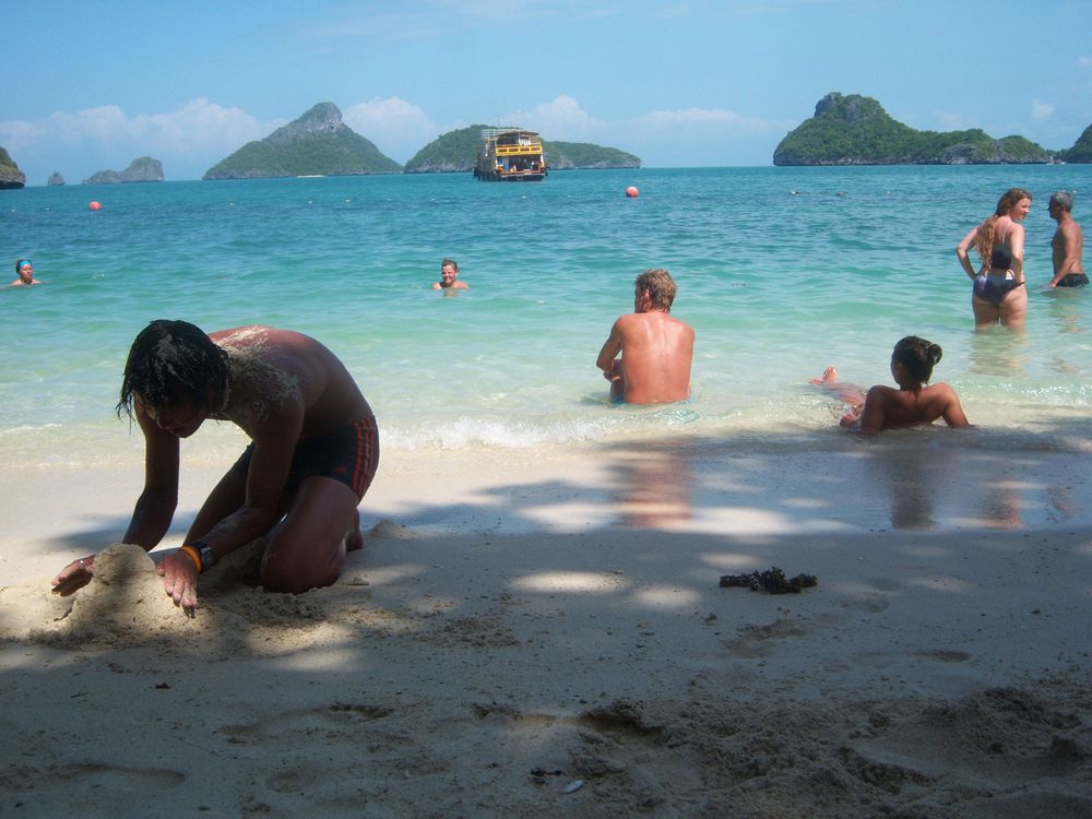 Wesołych wakacji @ Koh Samui! (Tutaj na małej, przyjemnej plaży w Parku Morskim Angthong)