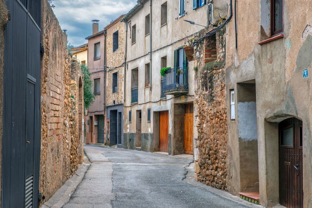 Cabanes (aussi : Cabanes de l’Arc) est une commune (municipio) de 3079 habitants (au 1er janvier 2022) dans la province de Castellón de la Communauté Valencienne en Espagne. Outre le chef-lieu g