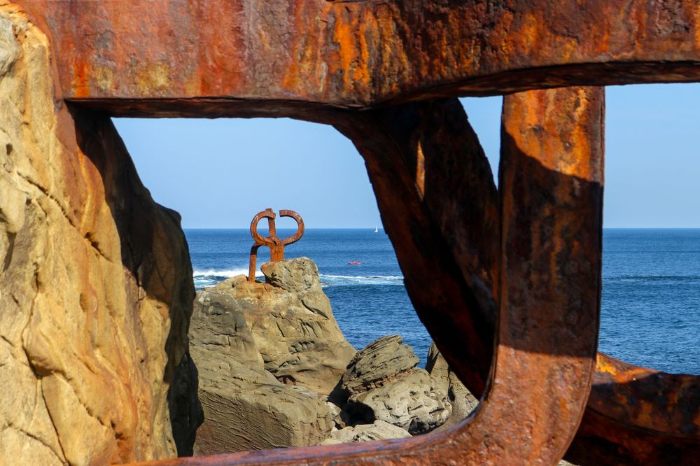 El Peine del Viento, San Sebastián, Guipúzcoa, España.
<p>El Peine del Viento XV (comúnmente conocido como Peine del Viento o El Peine del Viento) es un conjunto de esculturas de Eduardo Chillida sobre 