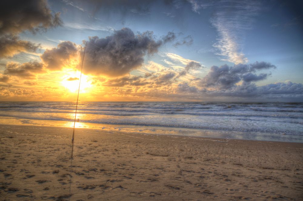 The first days of this week were covered with a business trip into the North of the Netherlands, visiting customers in Friesland and Drenthe. Monday evening I took the chance to visit the iconic beach