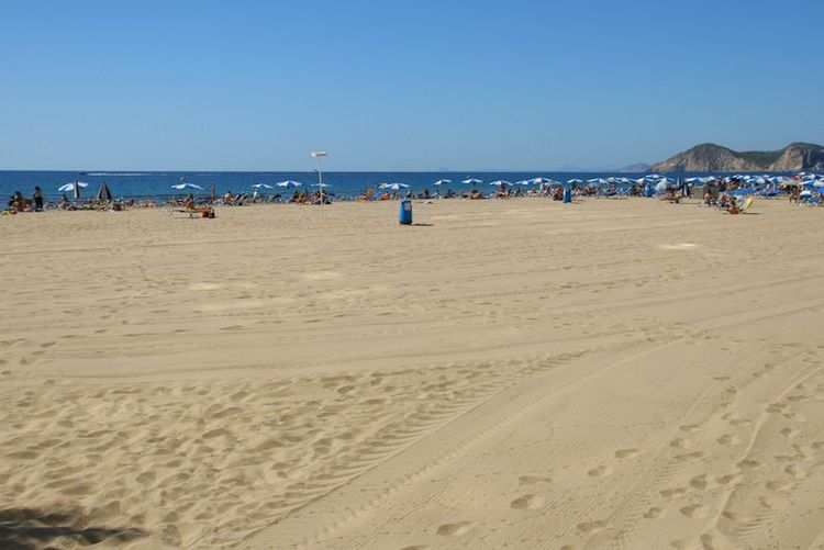 Casi desierta a pesar del clima cálido.