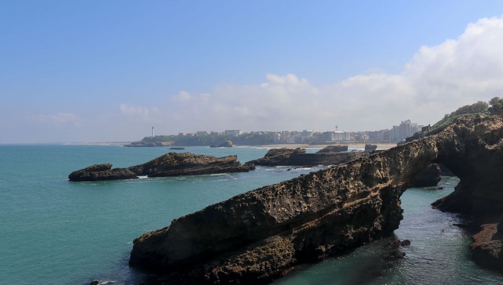 Biarritz, Aquitania, Francia.
<p>Biarritz es una ciudad y comuna del suroeste de Francia, situada en el departamento de Pirineos Atlánticos, en la región de Nueva Aquitania. Es una de las principales loc