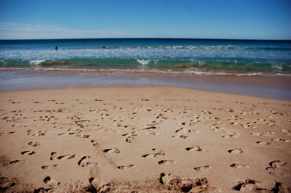 Jag åkte med nya vän och medcouchsurfare, Shelley, upp för att se den lilla staden på stranden strax norr om Sydney. Vintersurfing är ingen stor sak här i Sydney. Jag tror att jag ska ta en lektion.</p><blockquote>Manly Beach - av <a href=